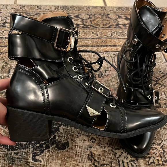 Truffle Collection black booties - Picture 2 of 3